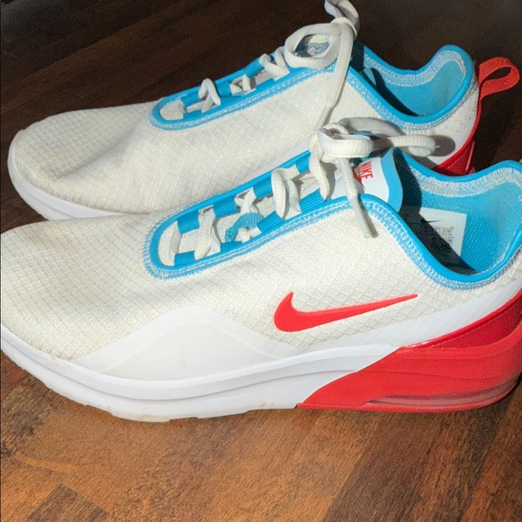 Nike Air Max Motion Women’s Size 8 - Picture 3 of 11